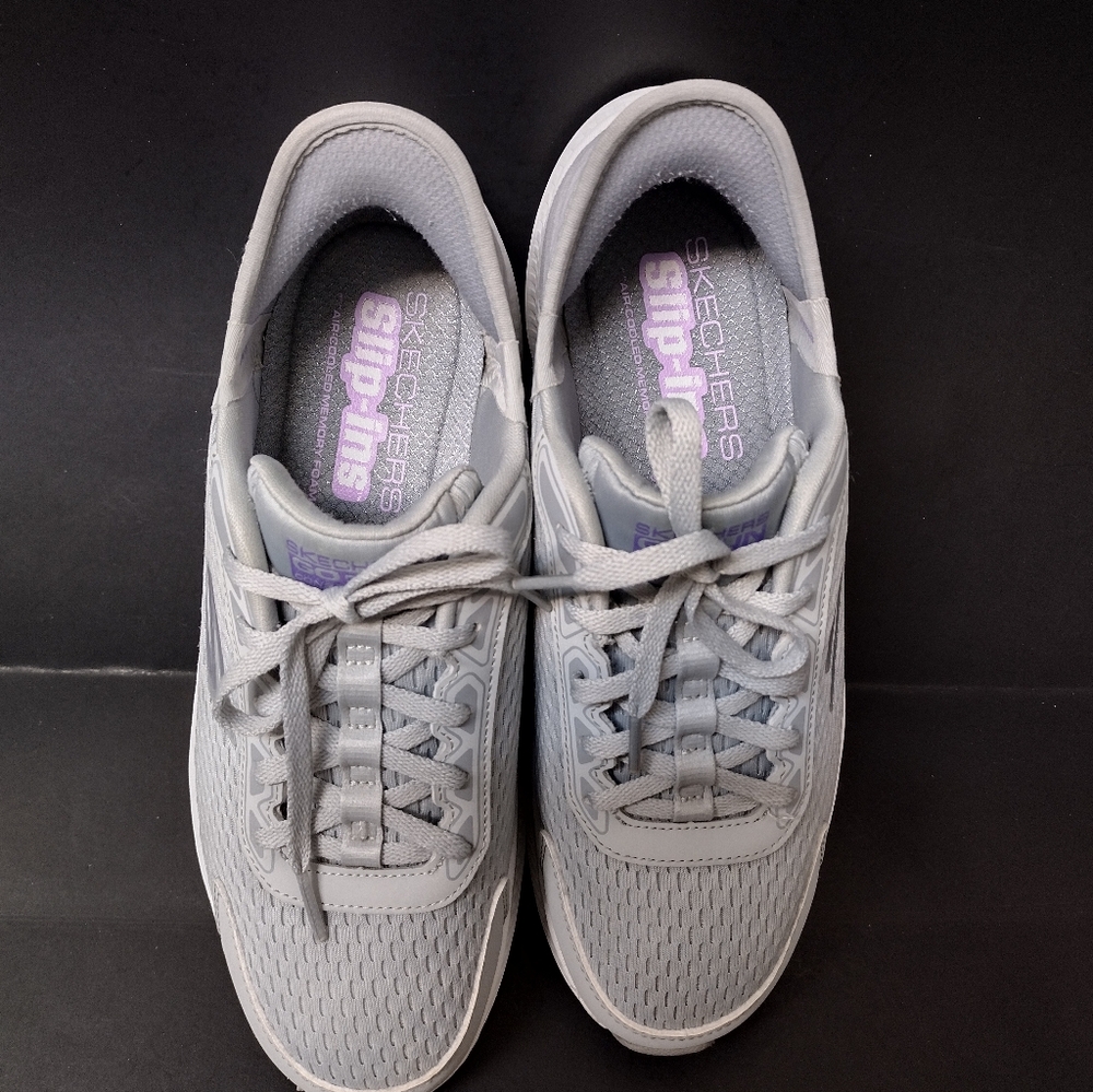 - Skechers Women's Hands Free Slip-ins Go Run Consistent 2.0...SIZE : 8.5 - Picture 3 of 10